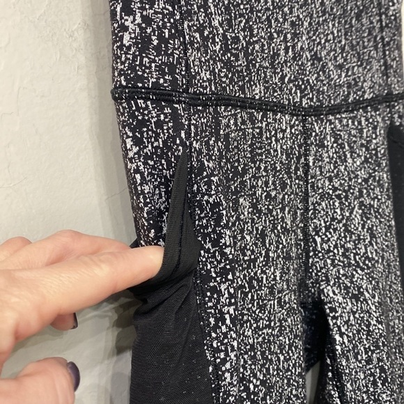 Lululemon Black and white high rise leggings size 4 - Picture 8 of 11